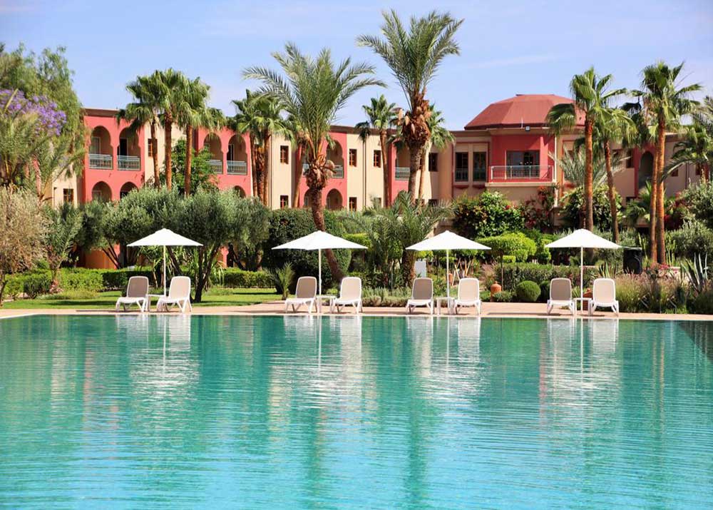 Piscine et Hôtel